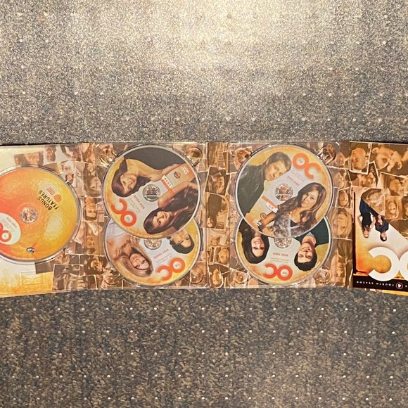 The O.C. - The Complete Fourth Season (DVD, 2007, 5-Disc Set) - Picture 5 of 6